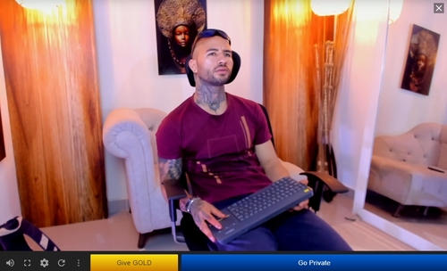 Streamen features a fully optimized chat layout for gay BDSM webcam shows
